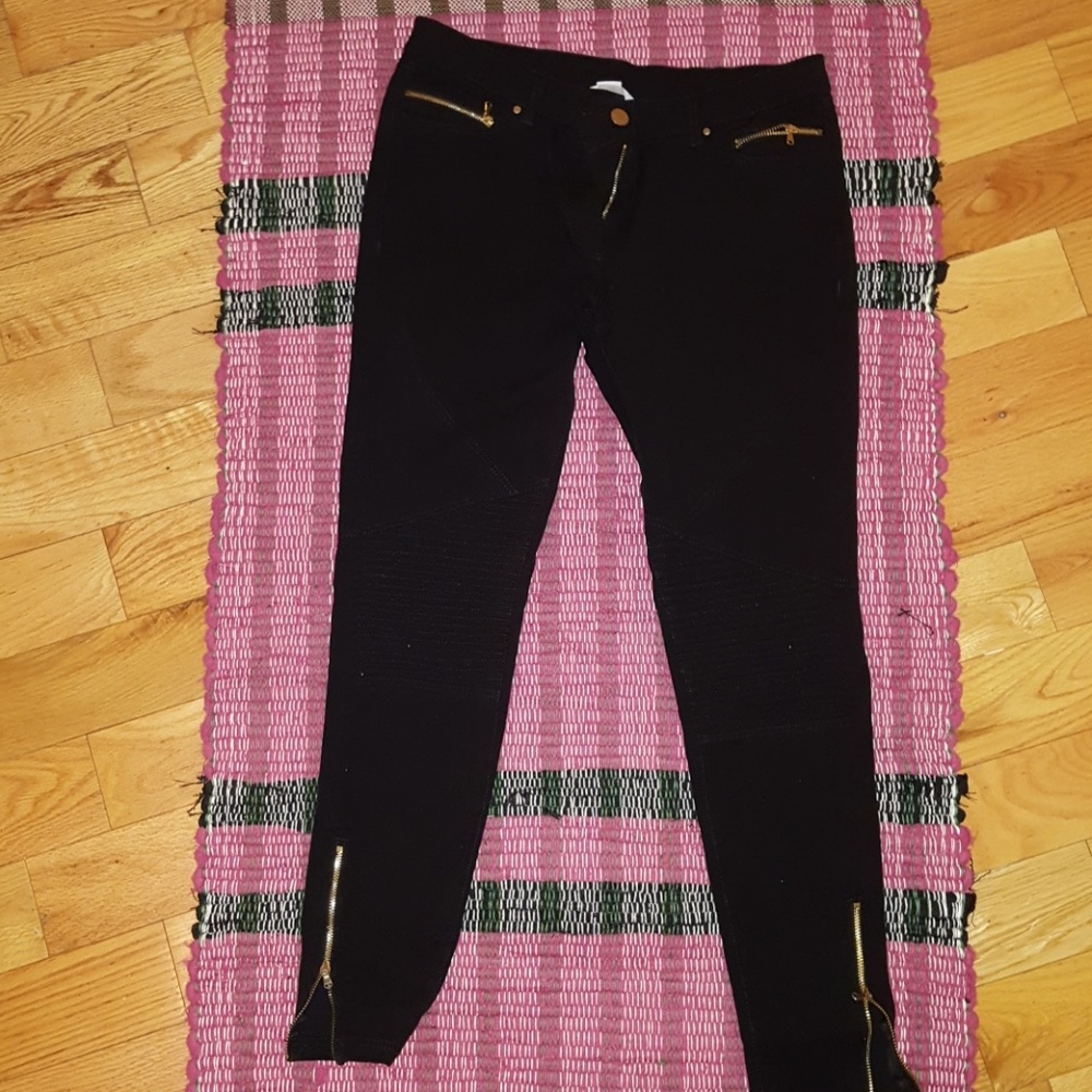 Stretchy moto jeans with ankle zipper